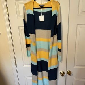 Beautiful color blocked long length cardigan. Light weight